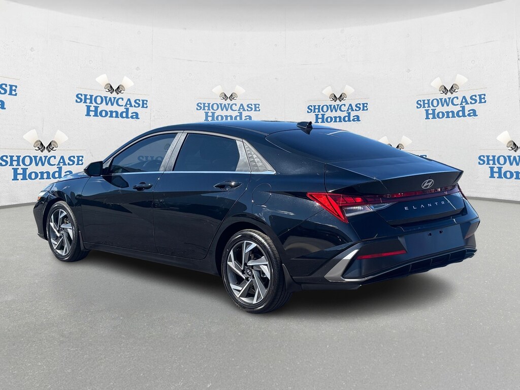 Used 2025 Hyundai Elantra SEL Convenience Sedan