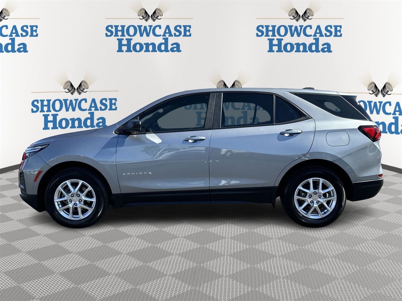 Used 2024 Chevrolet Equinox LS with VIN 3GNAXHEG8RL156640 for sale in Phoenix, AZ