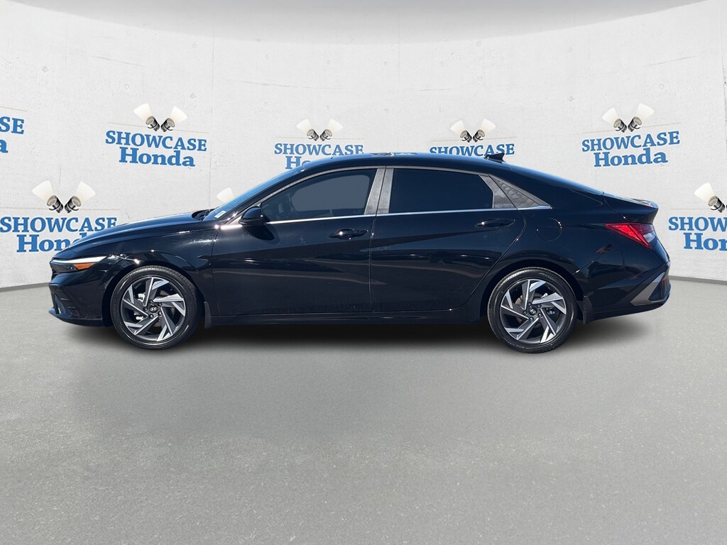 Used 2025 Hyundai Elantra SEL Convenience Sedan