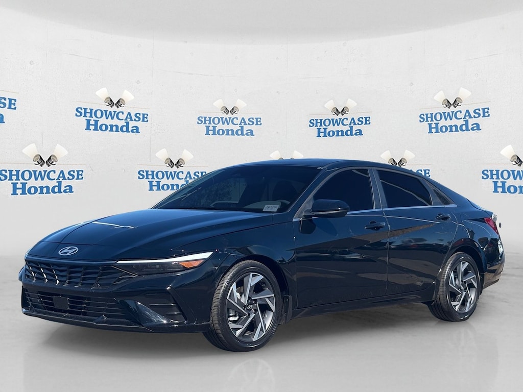 Used 2025 Hyundai Elantra SEL Convenience Sedan