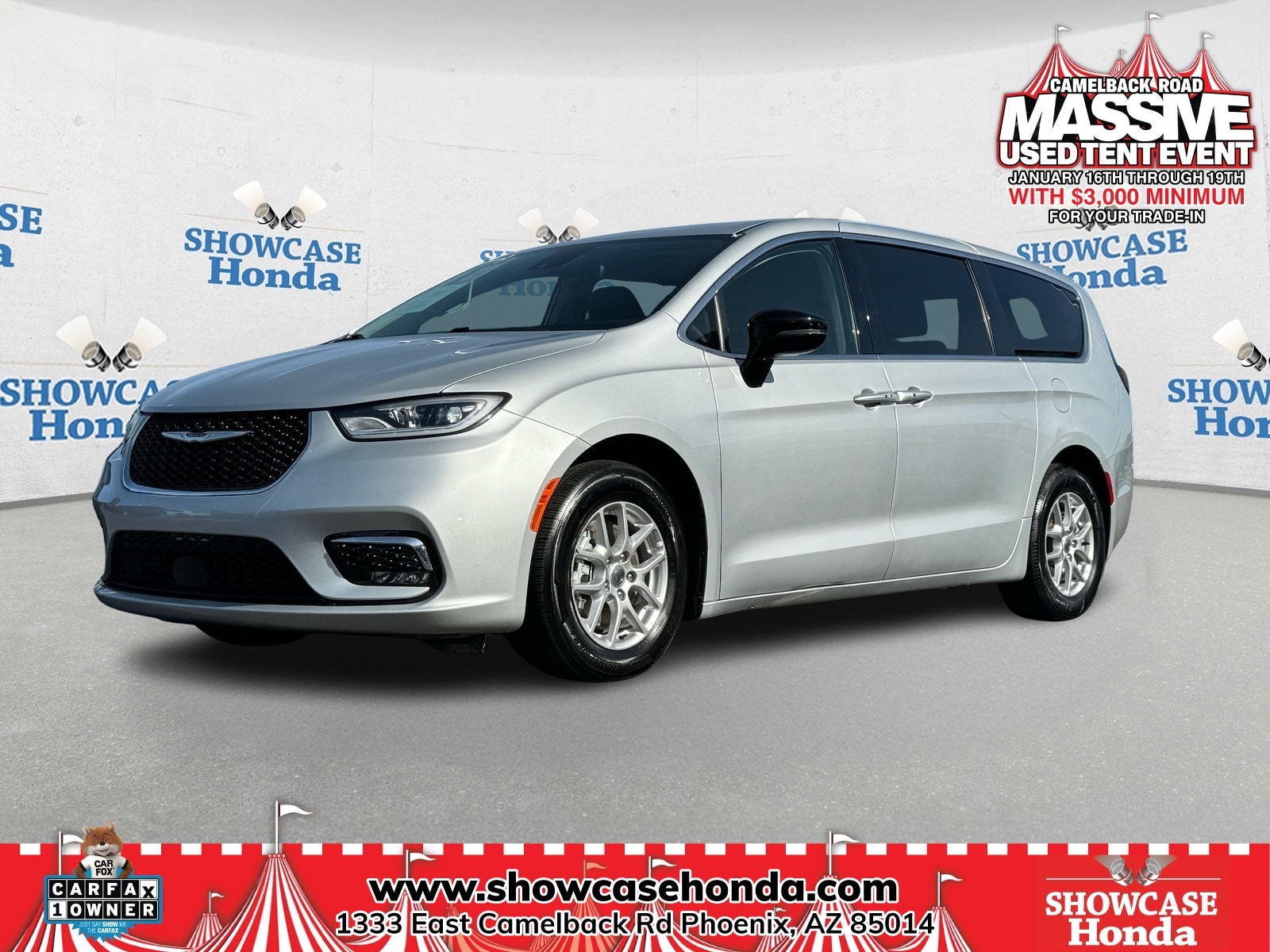 2024 Chrysler Pacifica Touring L's photo