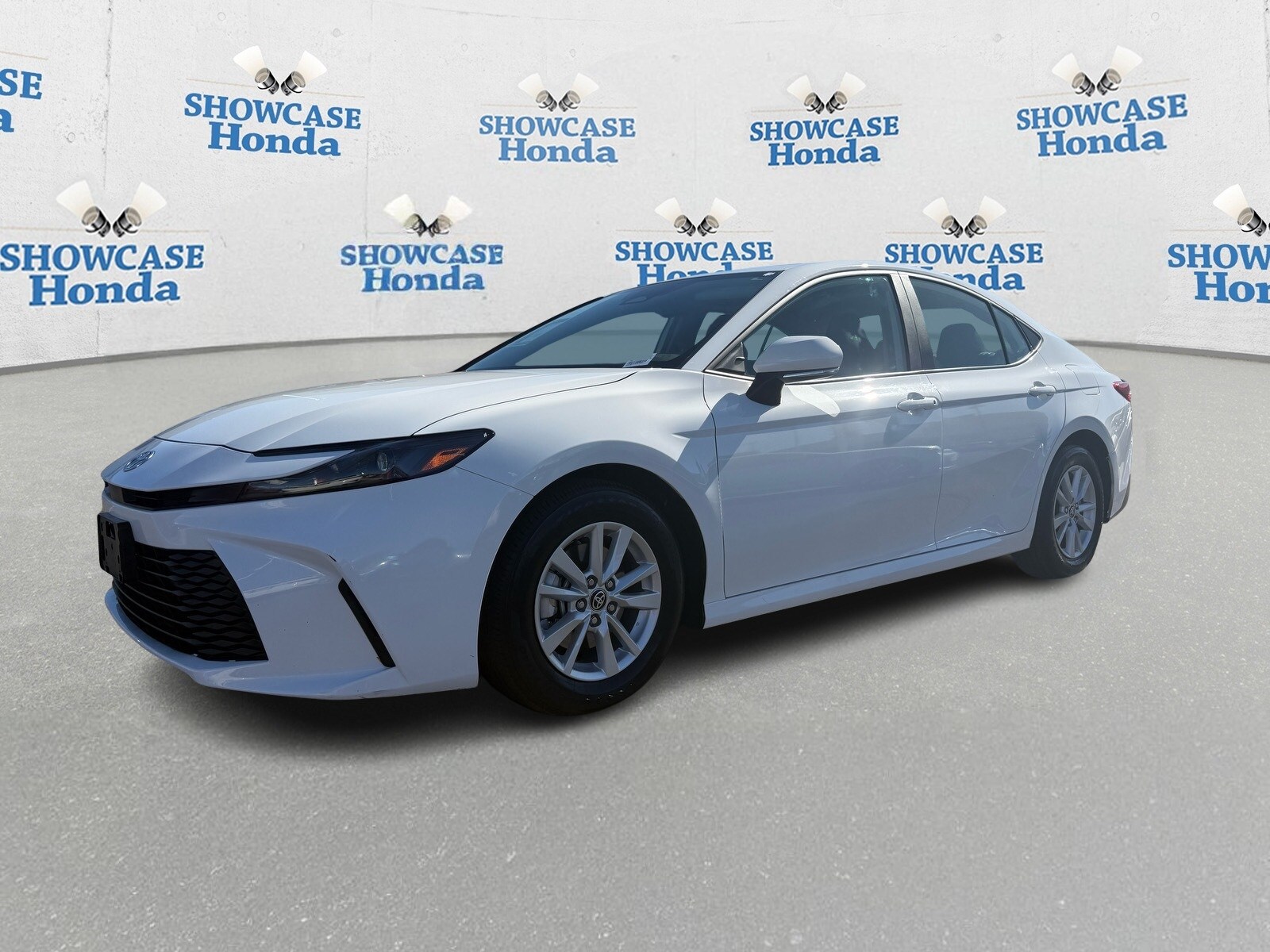2025 Toyota Camry LE photo 2