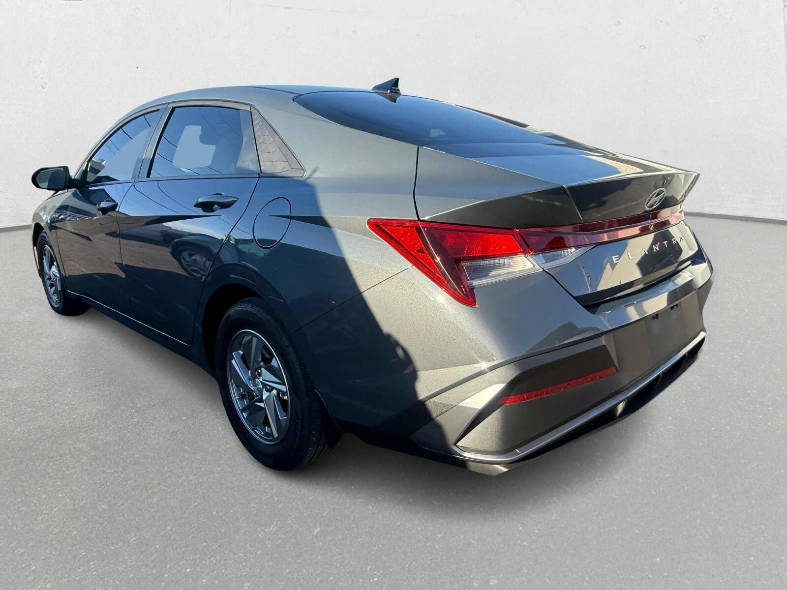 2025 Hyundai Elantra SE photo 4