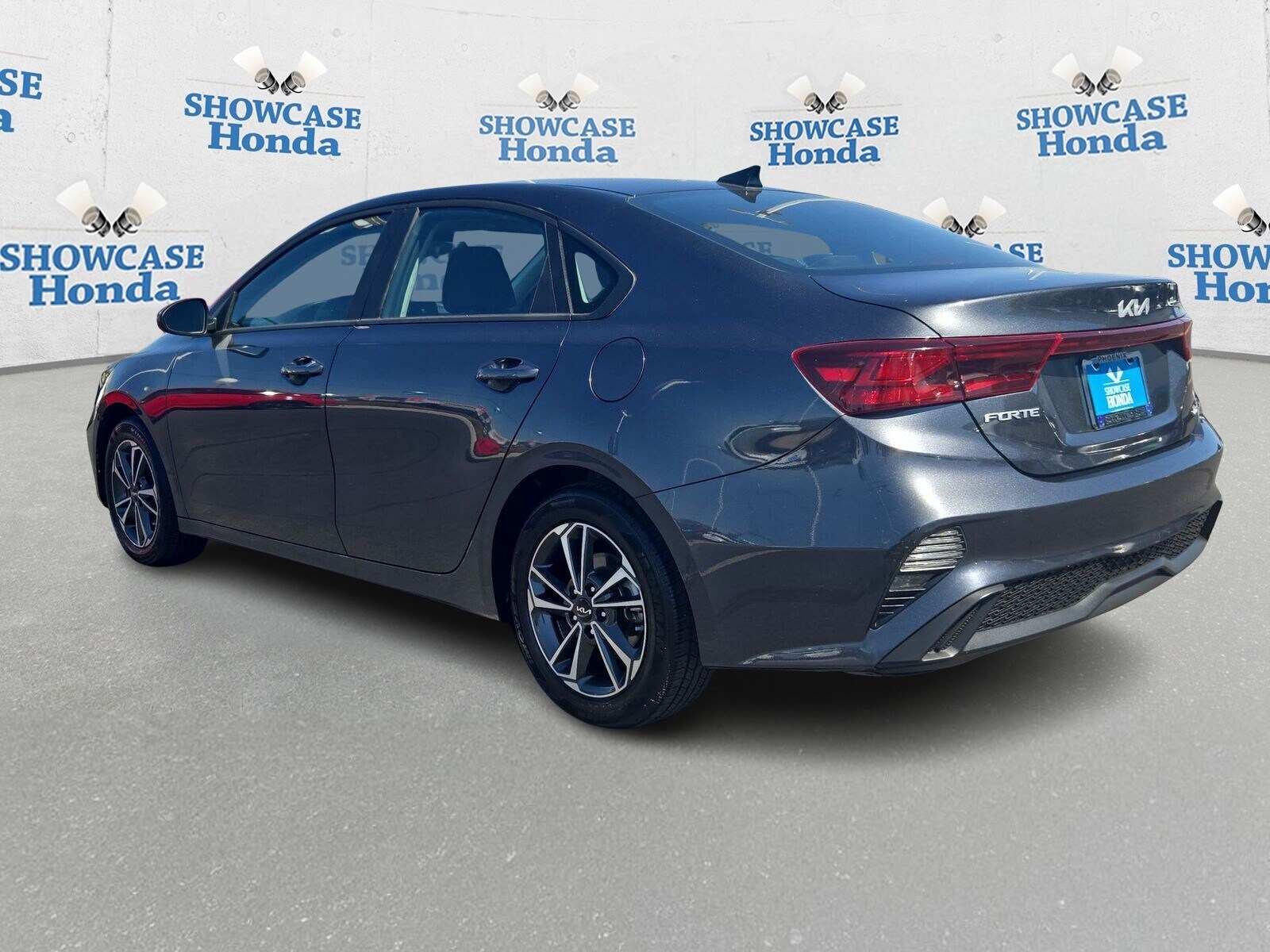 2024 Kia Forte LXS photo 3