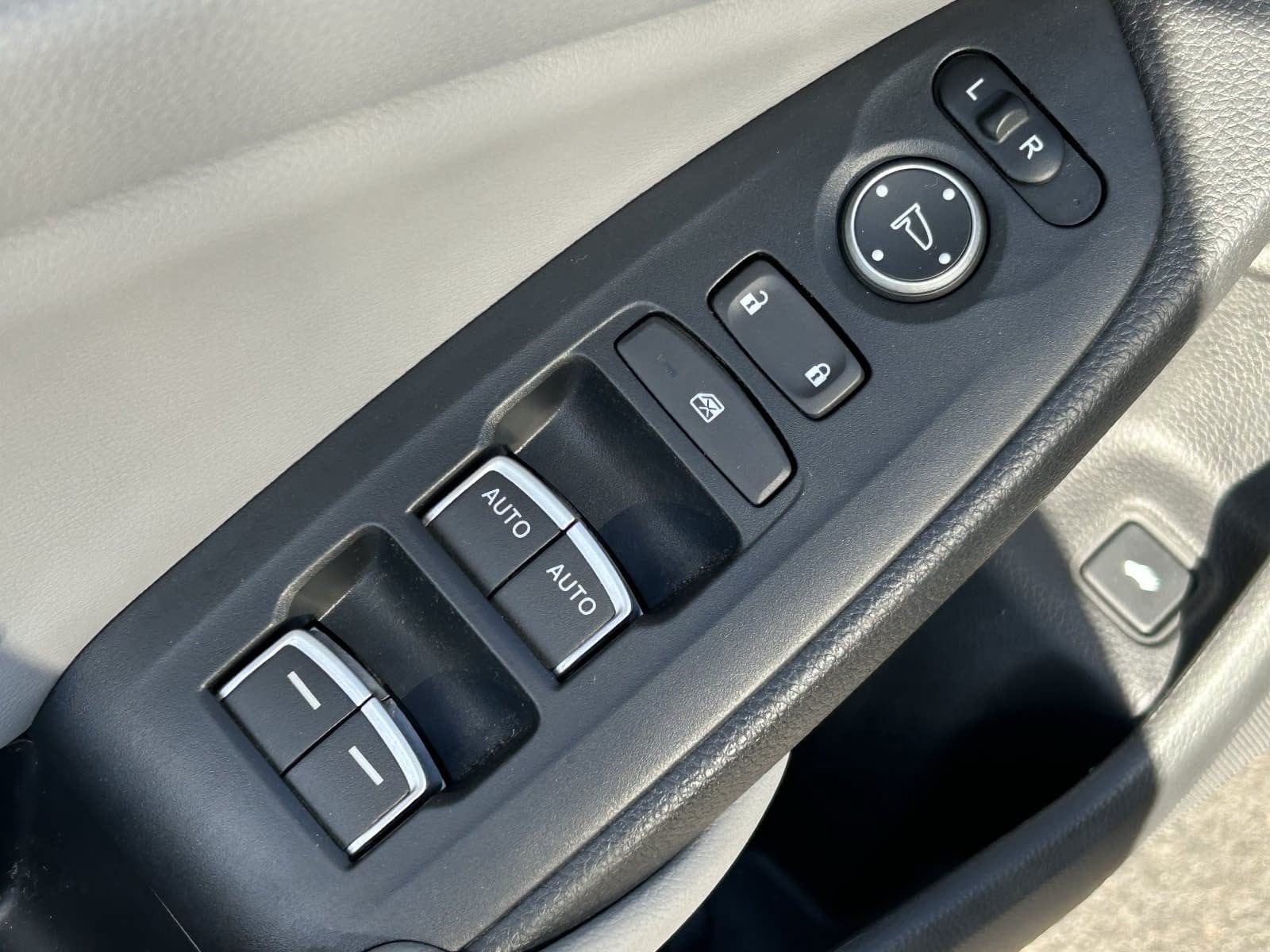 2018 Honda Accord LX - Photo 25