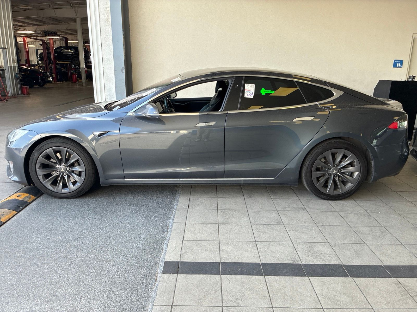 Used 2018 Tesla Model S 75D with VIN 5YJSA1E25JF275243 for sale in Phoenix, AZ