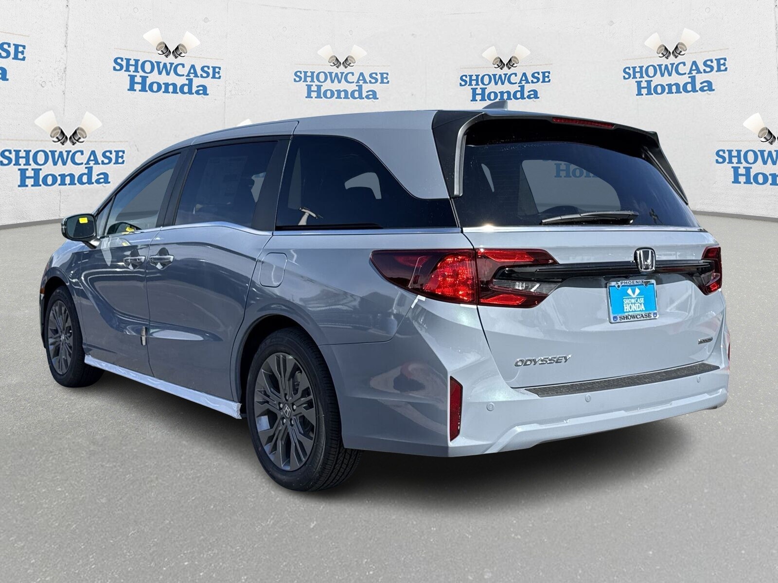 2026 Honda Odyssey Touring photo 2