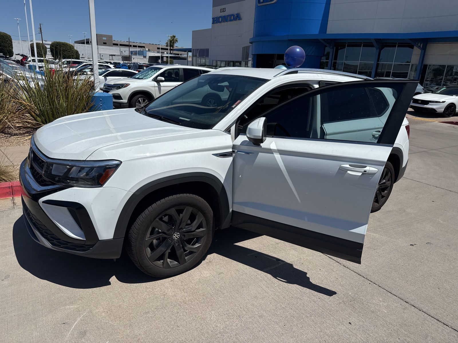 2022 Volkswagen Taos 1.5T SE's photo