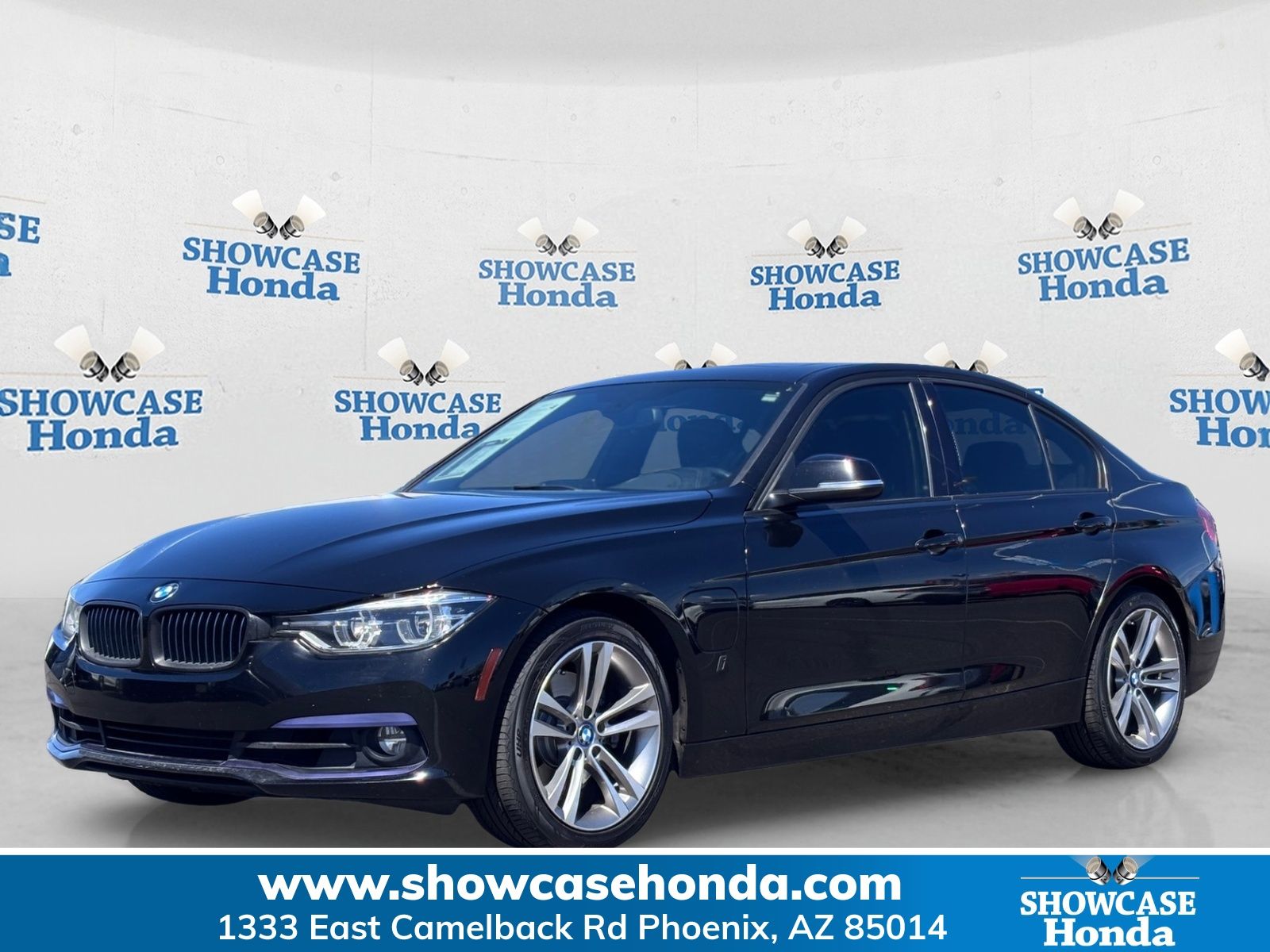 2018 BMW 3 Series 330e iPerformance Sedan's photo