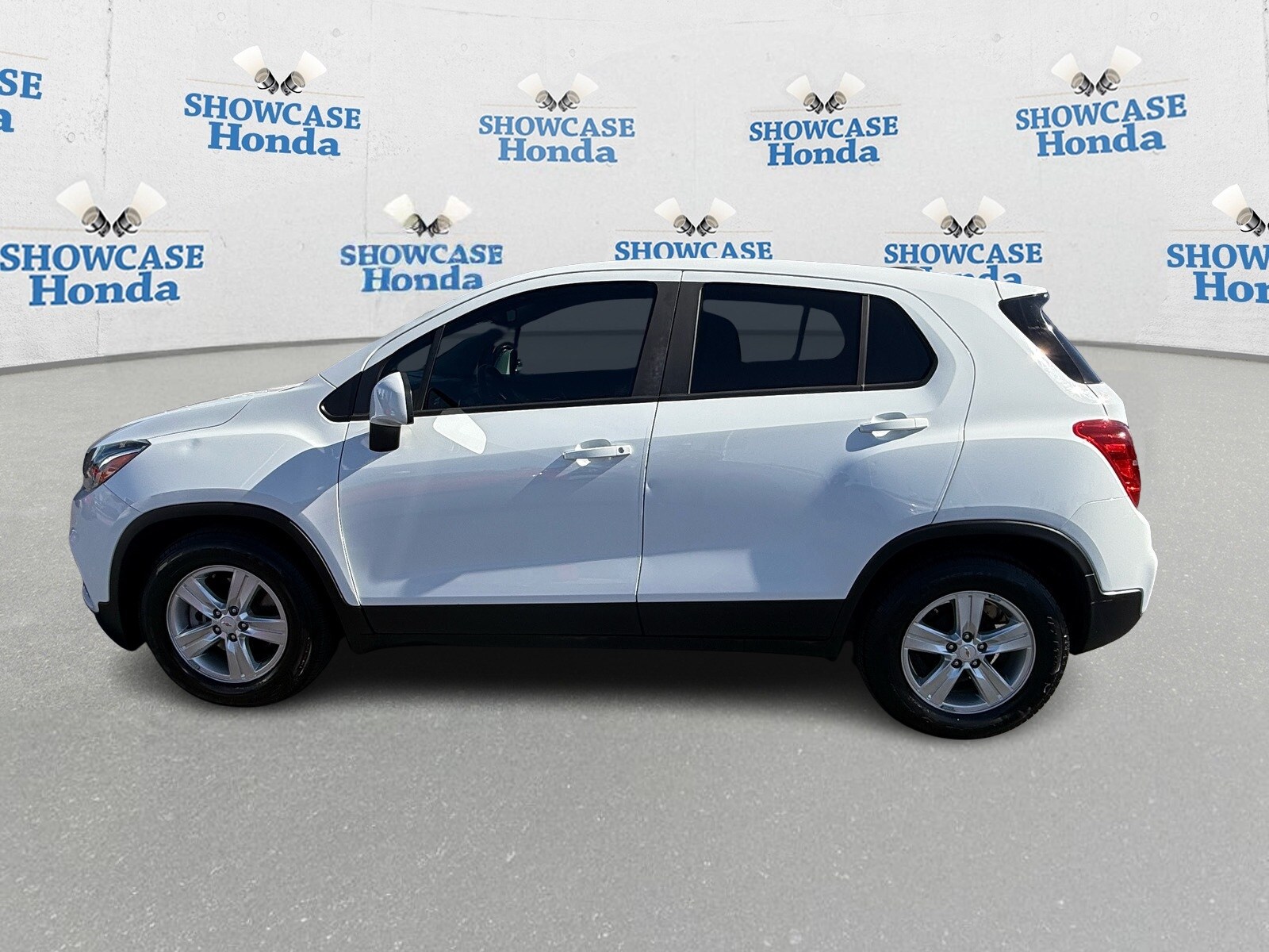 2020 Chevrolet Trax LS photo 3