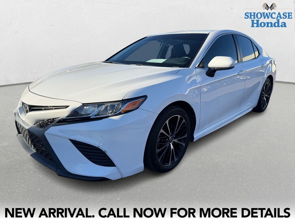 Used 2020 Toyota Camry SE Sedan