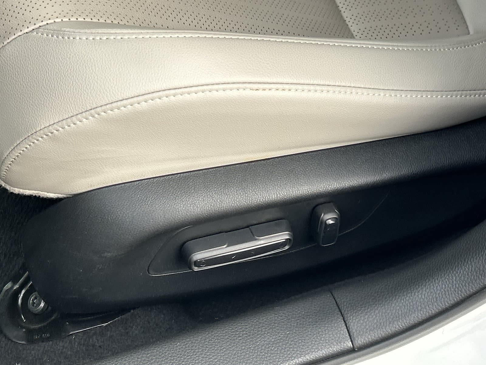 2024 Honda Civic Hatchback EX-L - Photo 24