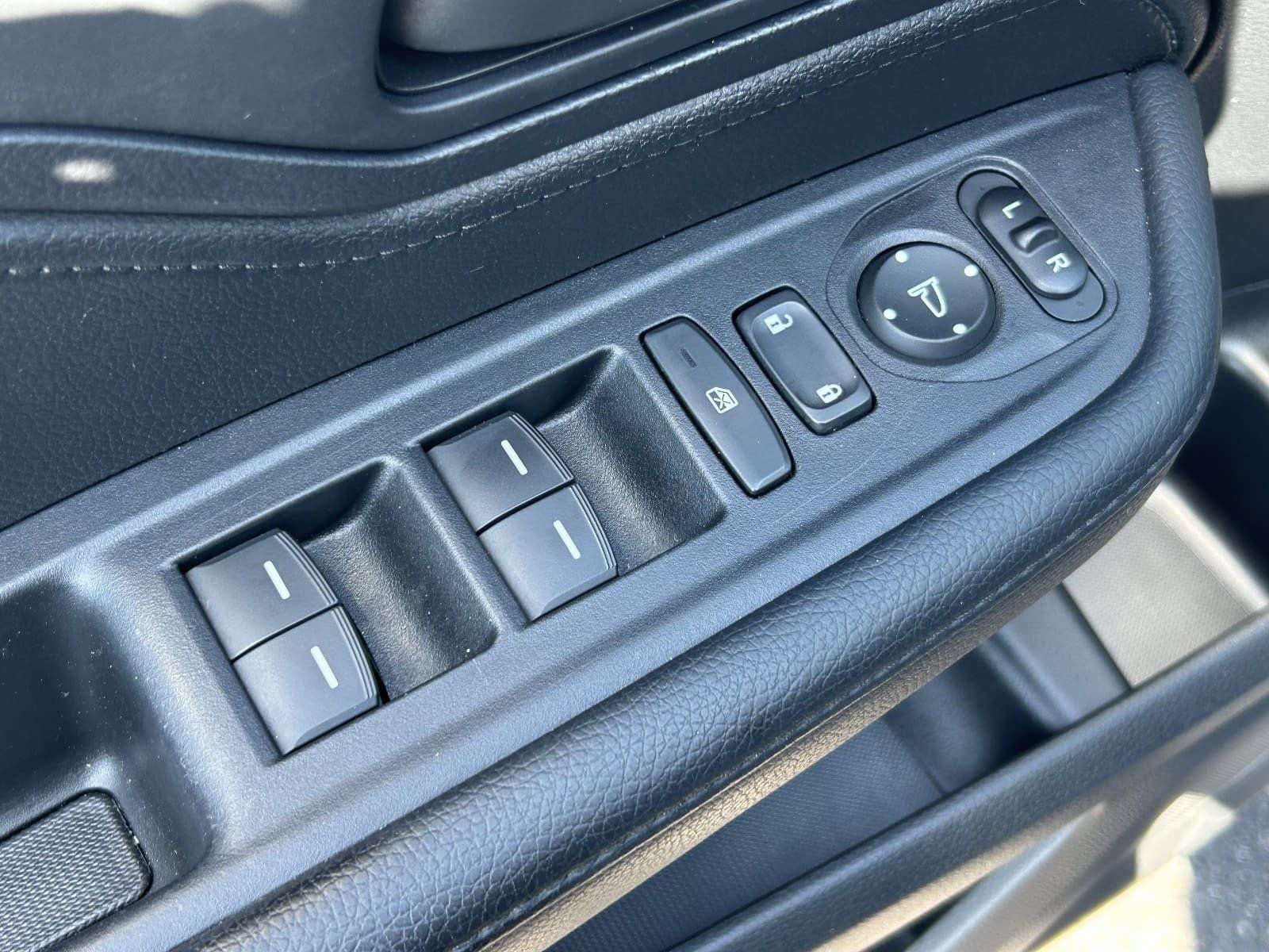 2025 Honda Odyssey EX-L - Photo 25
