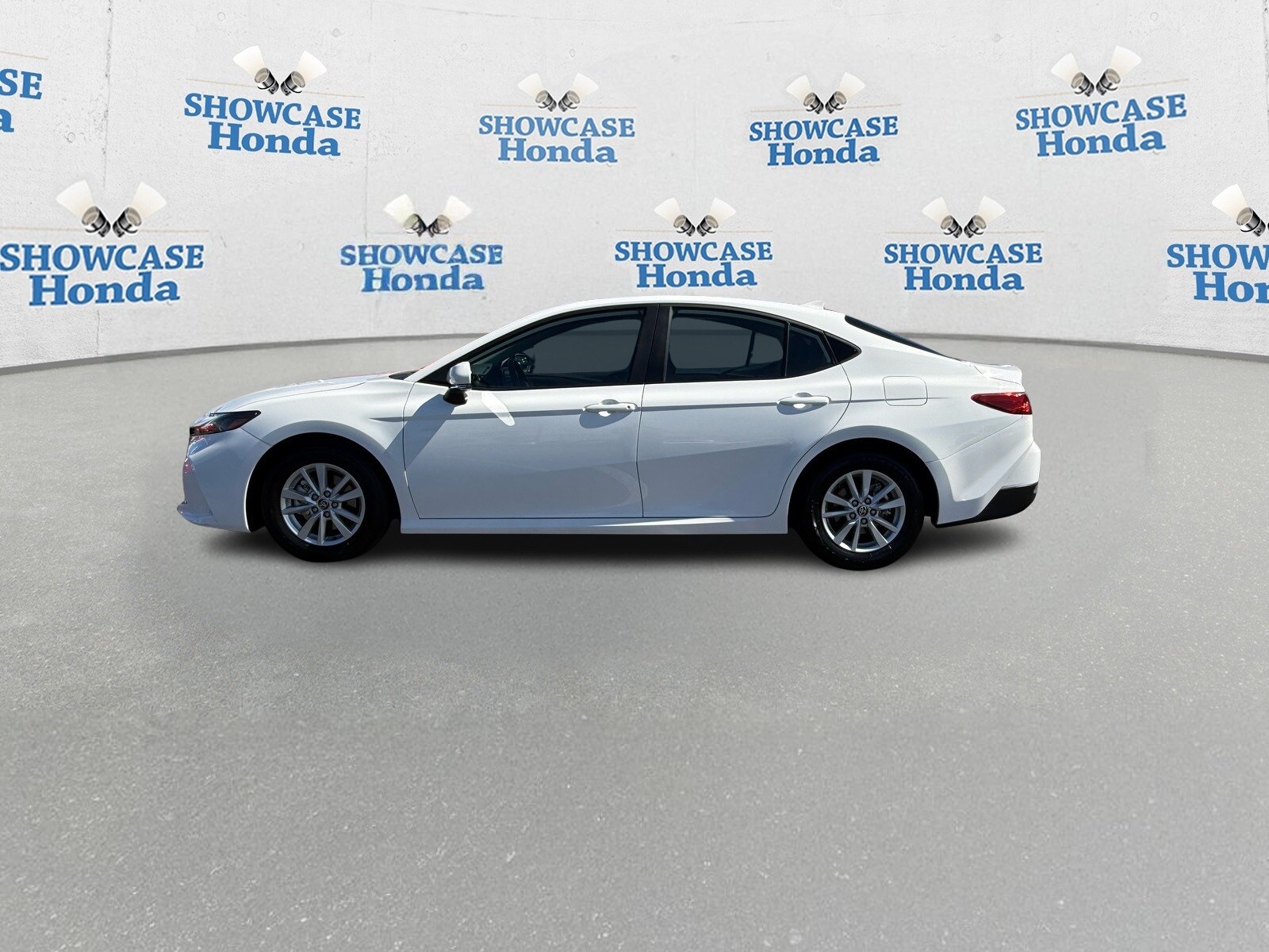 2025 Toyota Camry LE photo 4