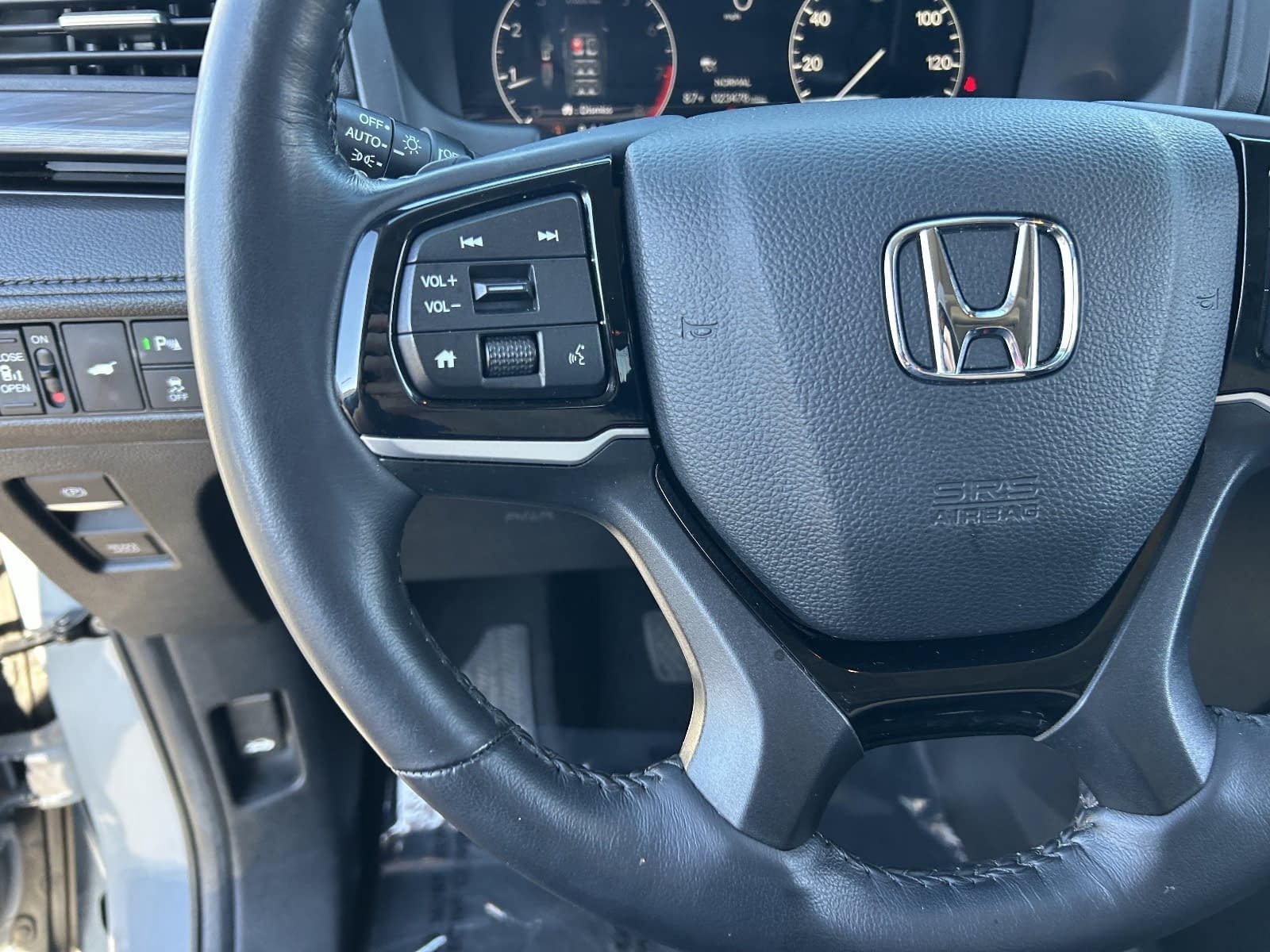2025 Honda Odyssey Elite - Photo 27