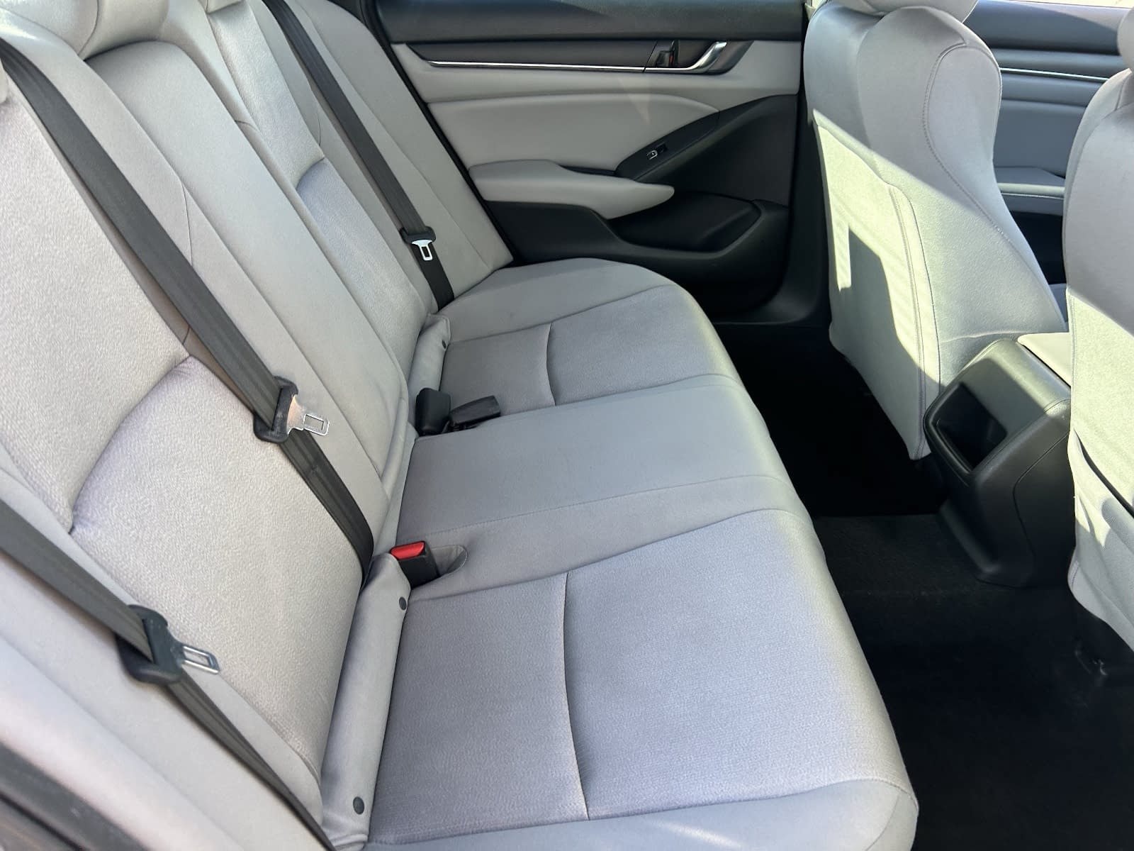 2018 Honda Accord LX - Photo 16