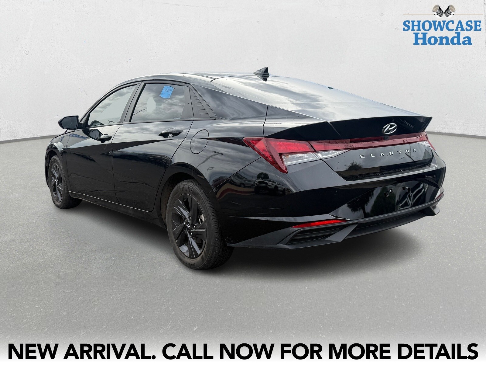 2023 Hyundai Elantra SEL photo 3