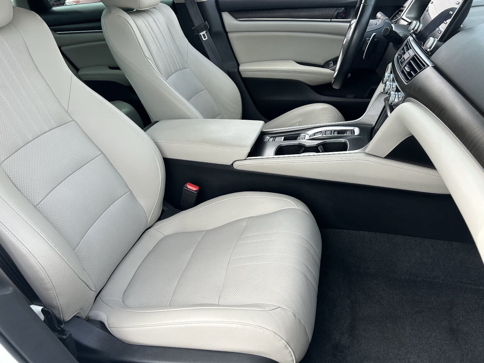 2022 Honda Accord Touring - Photo 14