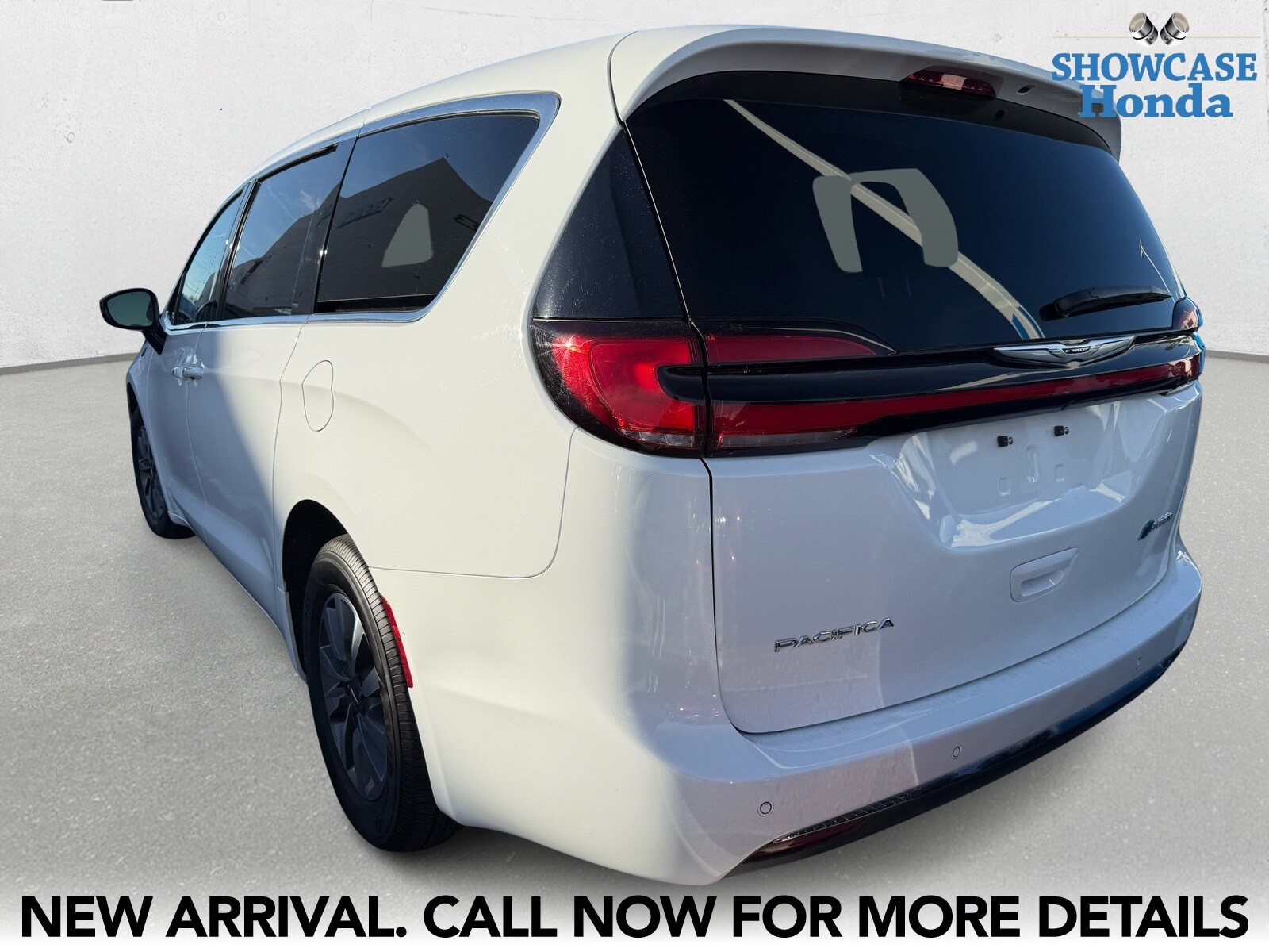 2024 Chrysler Pacifica Hybrid photo 4