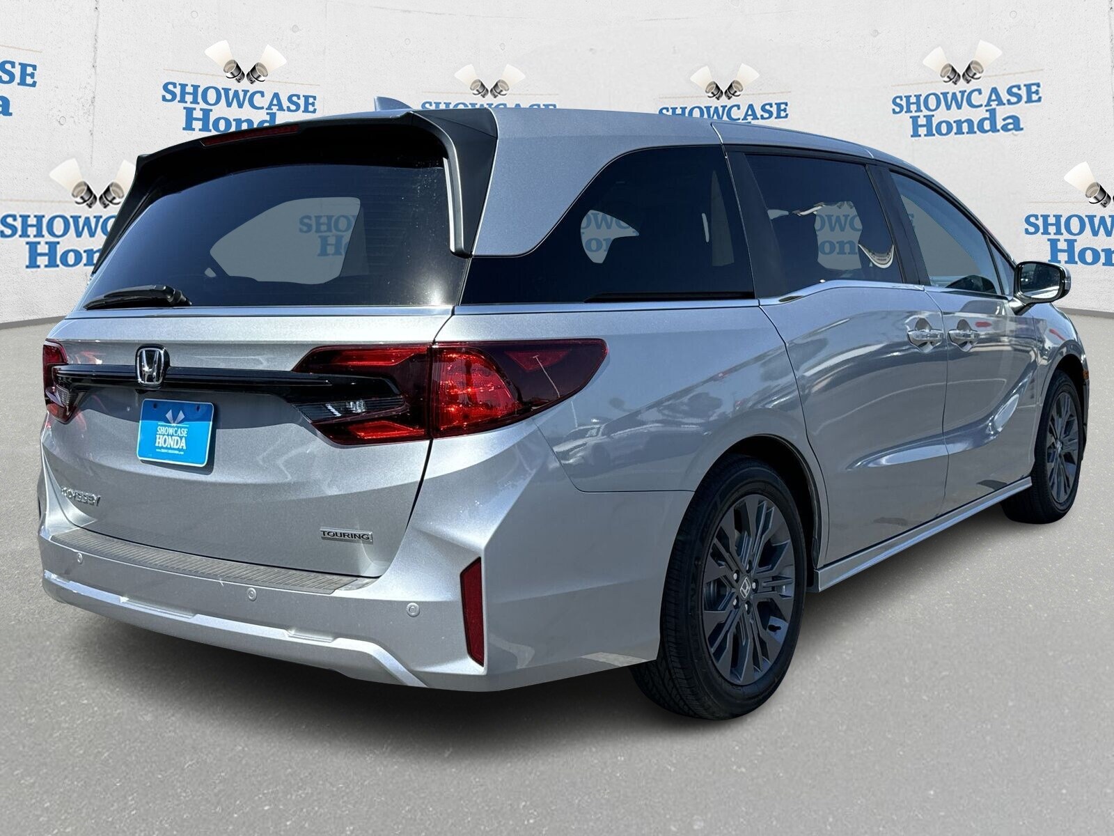 2026 Honda Odyssey Touring photo 3