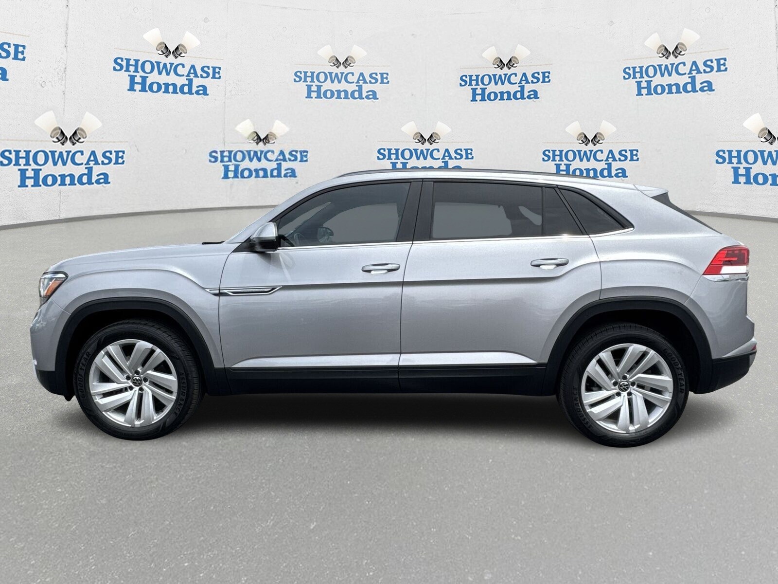 Used 2020 Volkswagen Atlas Cross Sport SE w/Tech R-Line with VIN 1V21E2CA3LC210194 for sale in Phoenix, AZ