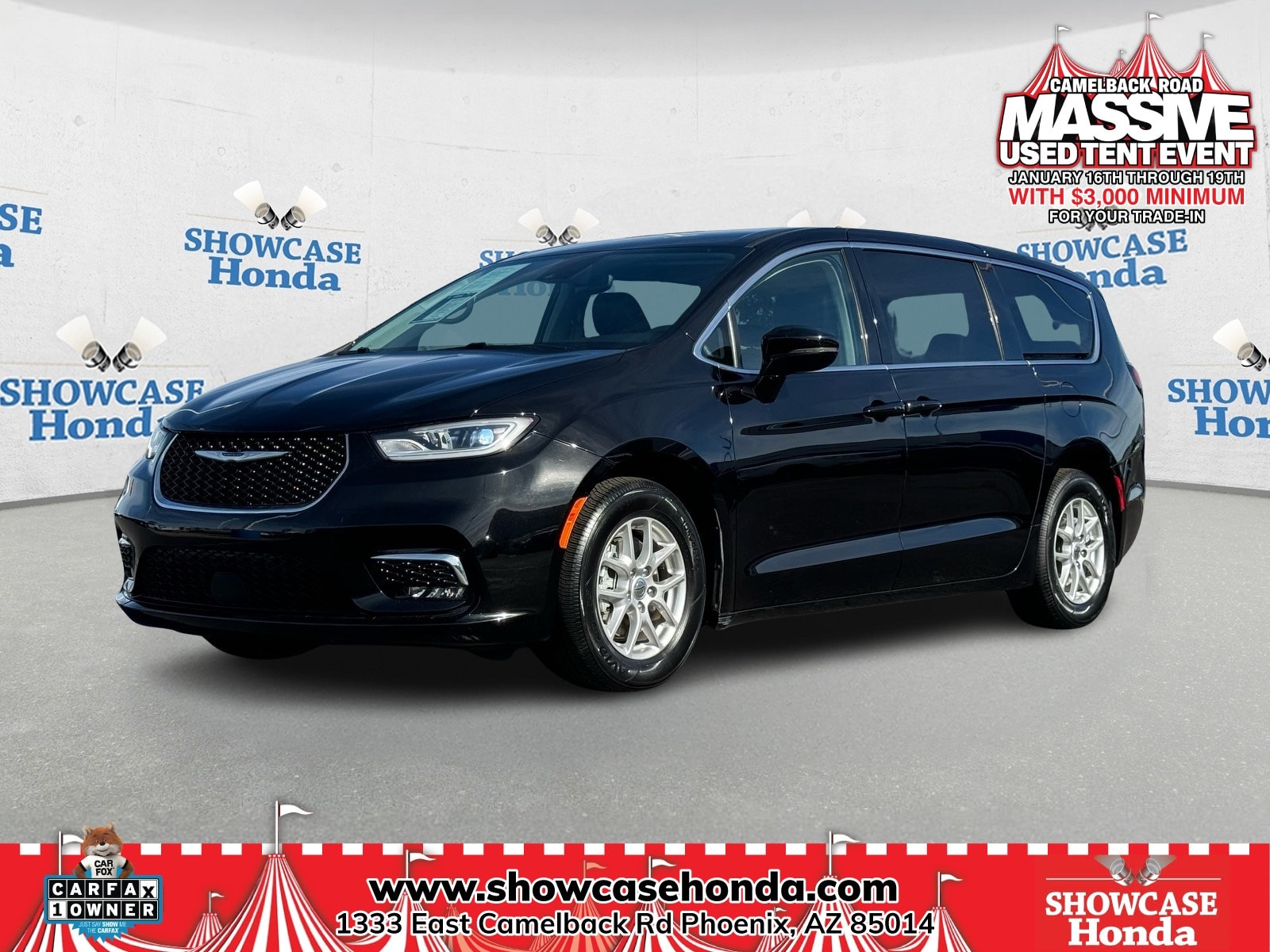 2024 Chrysler Pacifica Touring L's photo