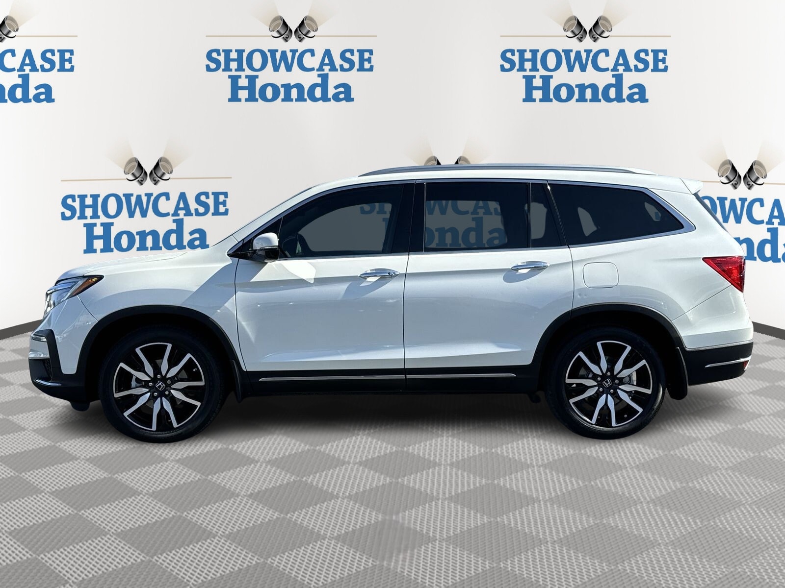 Used 2019 Honda Pilot Touring with VIN 5FNYF5H60KB005694 for sale in Phoenix, AZ