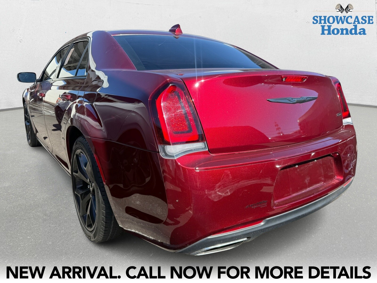 2023 Chrysler 300 Touring photo 4