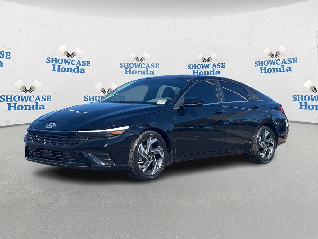 Used 2025 Hyundai Elantra SEL Convenience Sedan