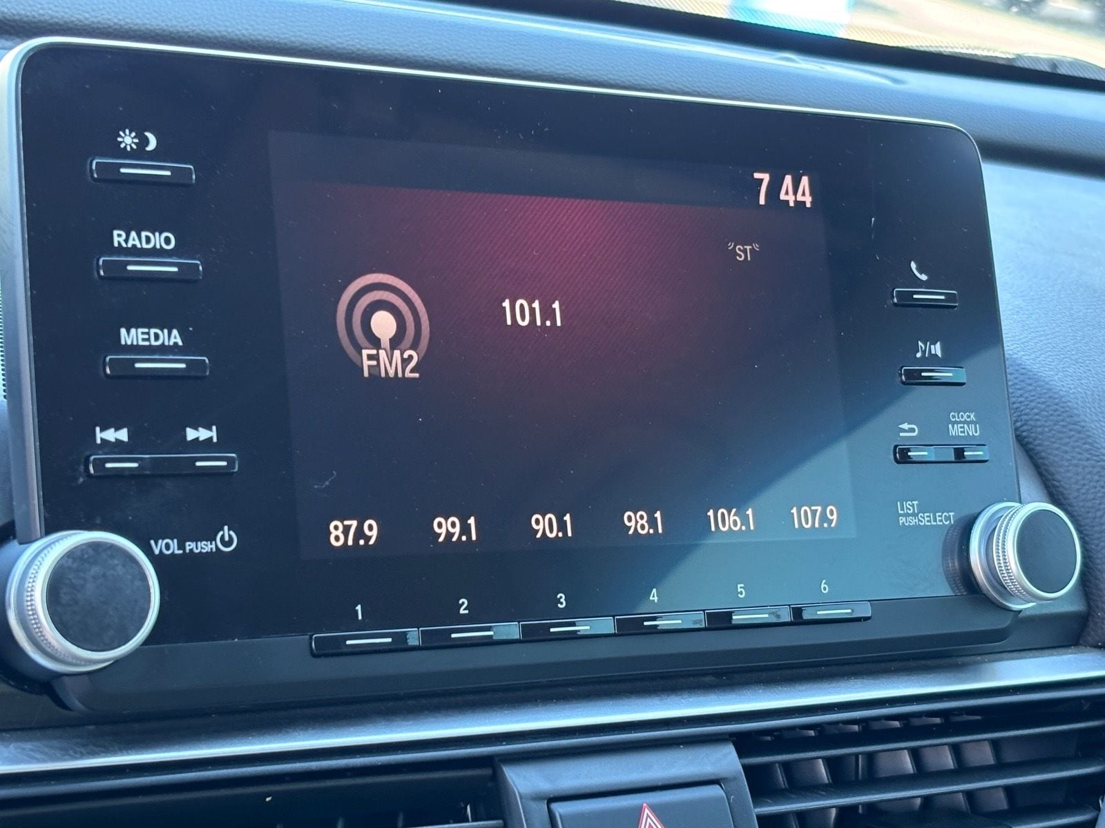 2018 Honda Accord LX - Photo 28