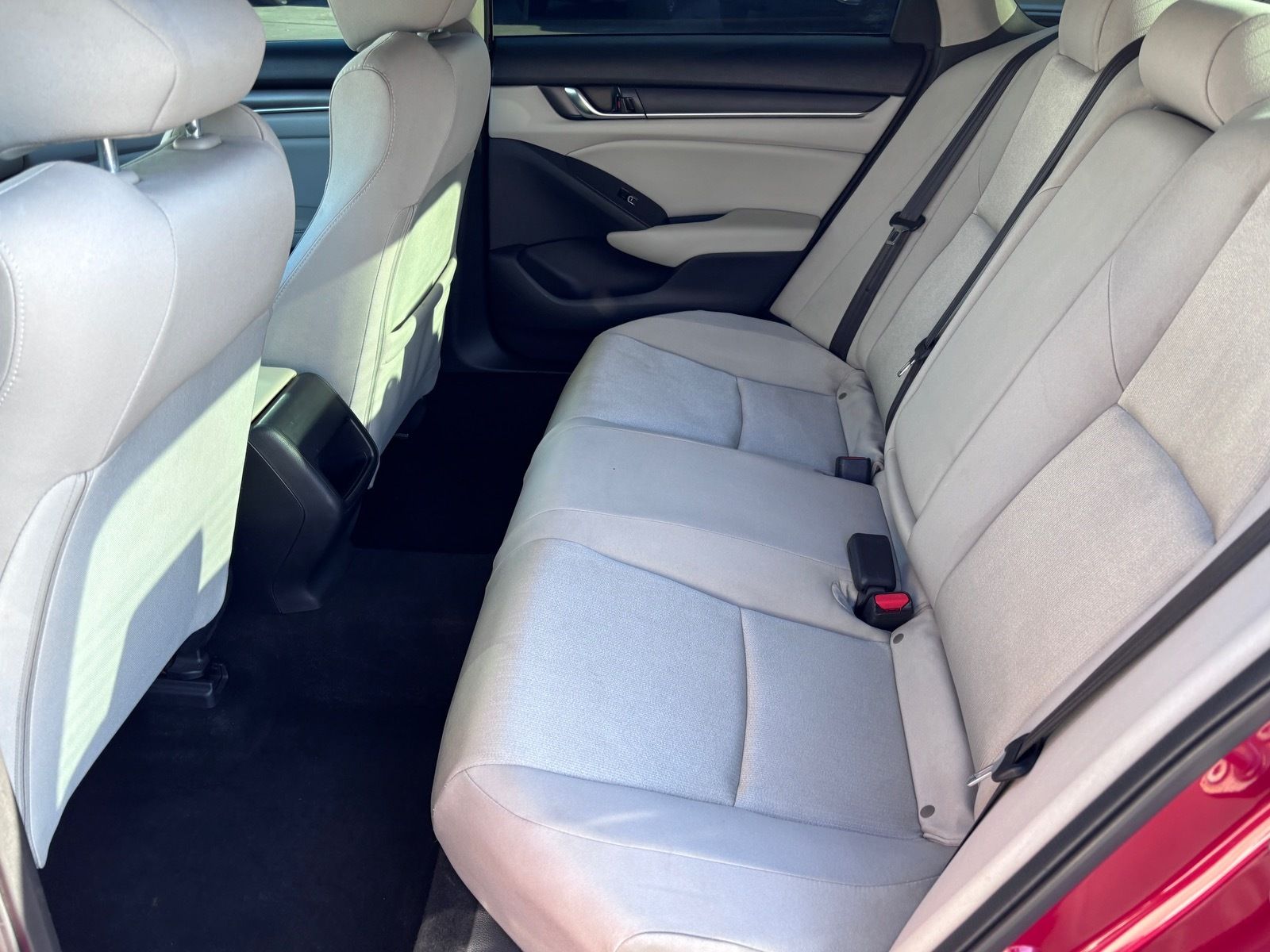 2018 Honda Accord LX - Photo 16