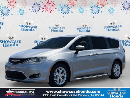 2017 Chrysler Pacifica Touring-L Van