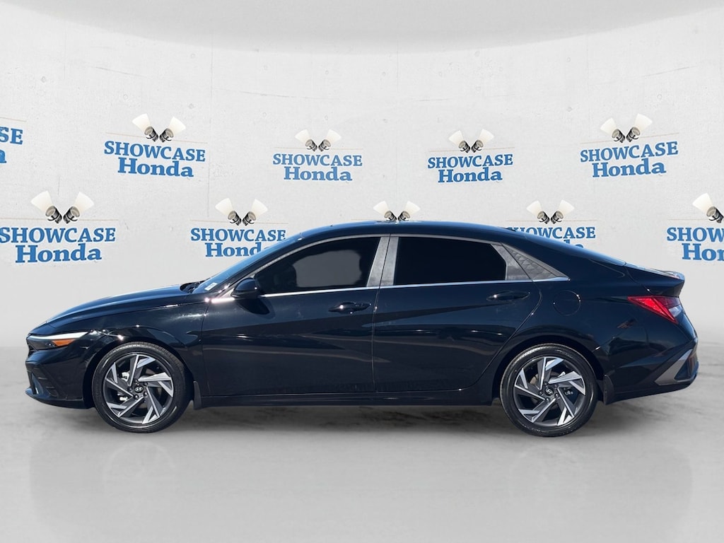 Used 2025 Hyundai Elantra SEL Convenience Sedan
