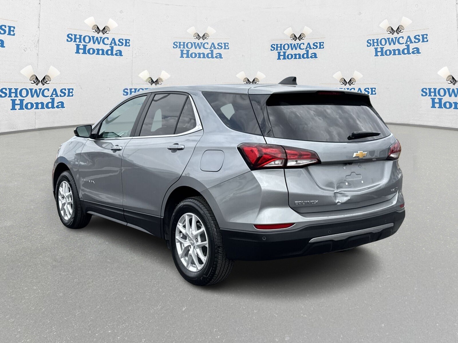 2024 Chevrolet Equinox photo 3