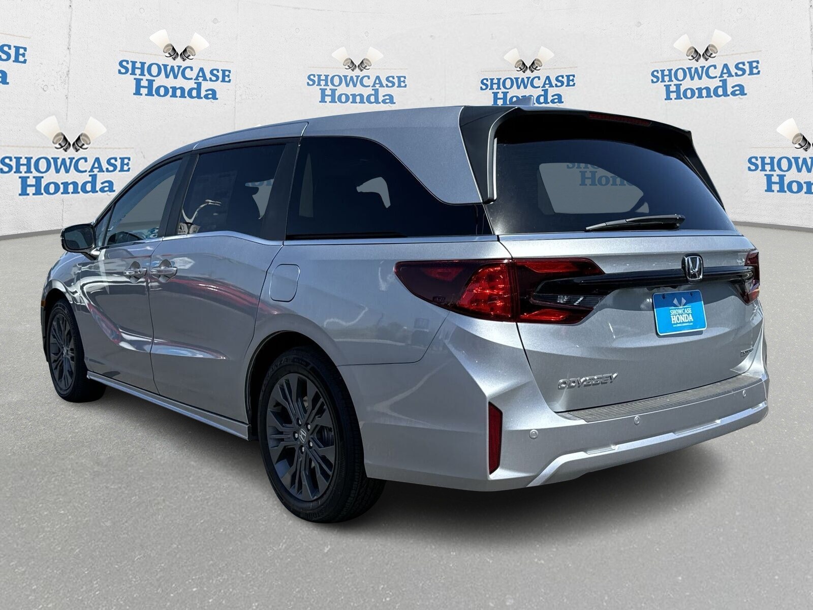 2026 Honda Odyssey Touring photo 2
