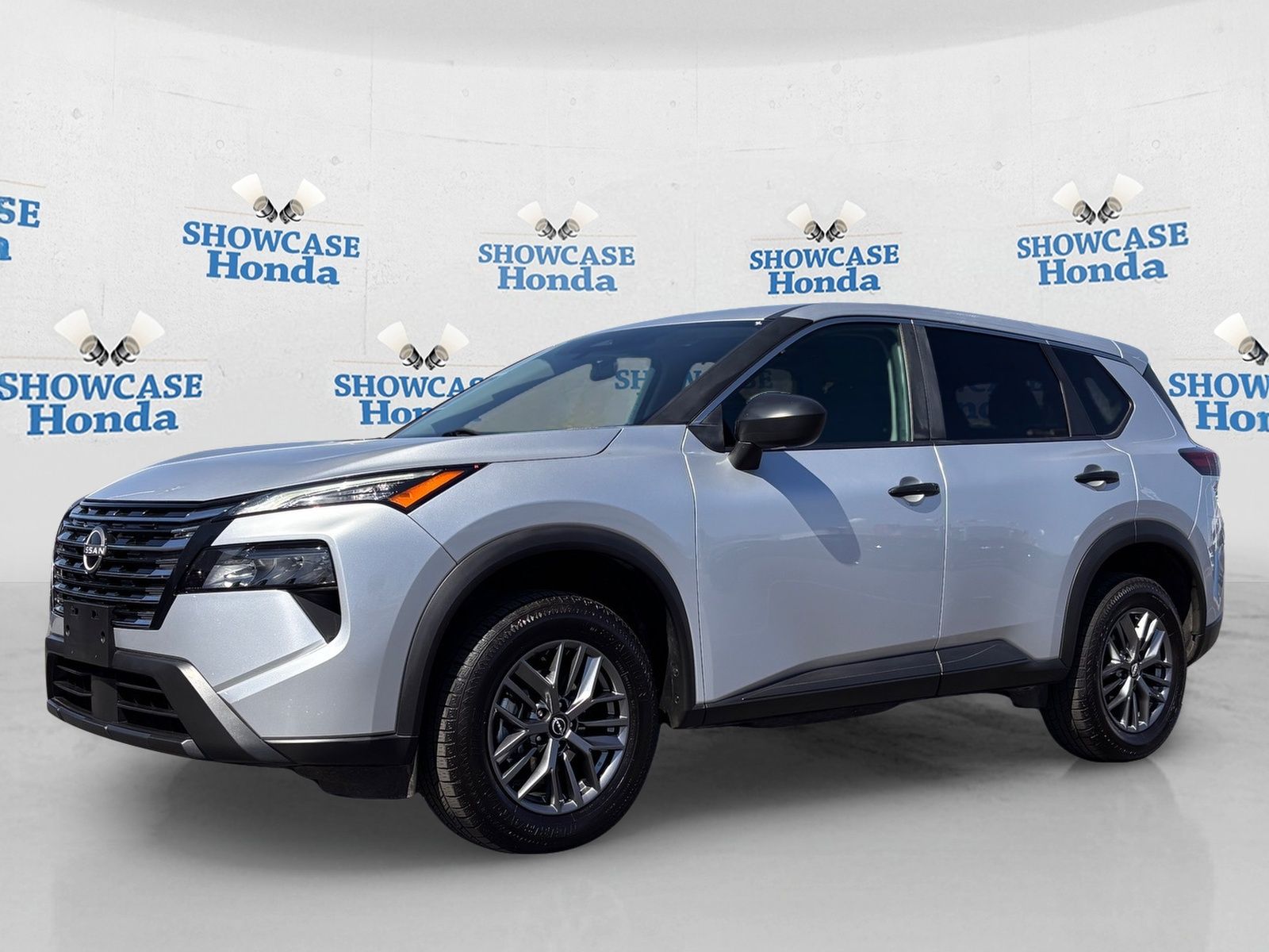 View vehicle photo 2