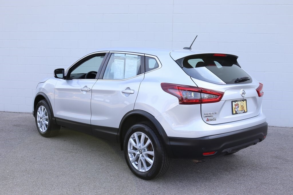 2021 Nissan Rogue Sport S photo 2