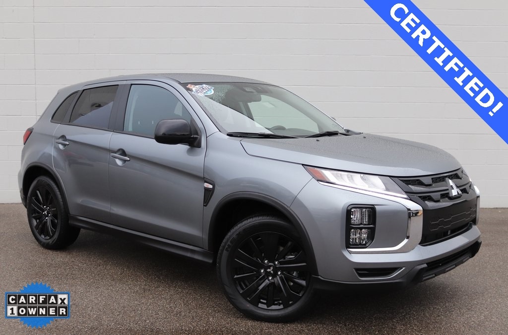 2025 Mitsubishi Outlander Sport LE's photo