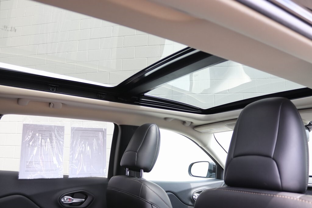 2015 Jeep Cherokee Limited photo 4