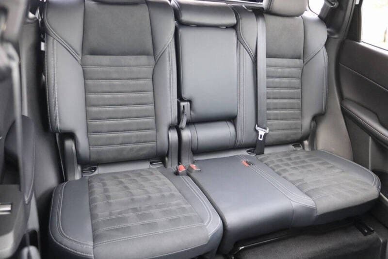 2025 Mitsubishi Outlander Plug-in Hybrid SE - Photo 11