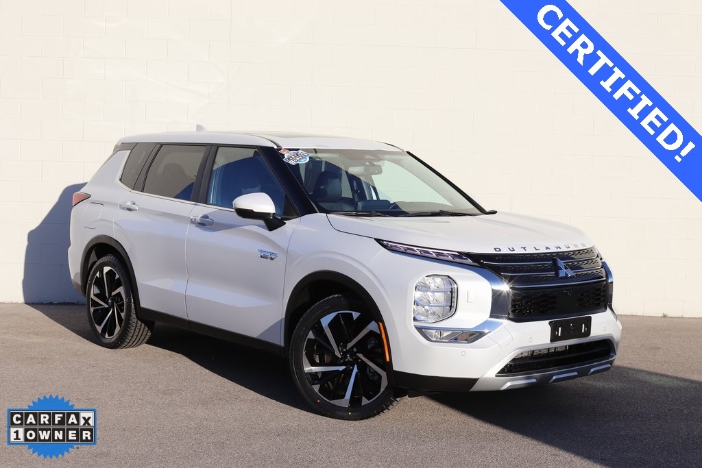 2024 Mitsubishi Outlander Plug-in Hybrid SE's photo