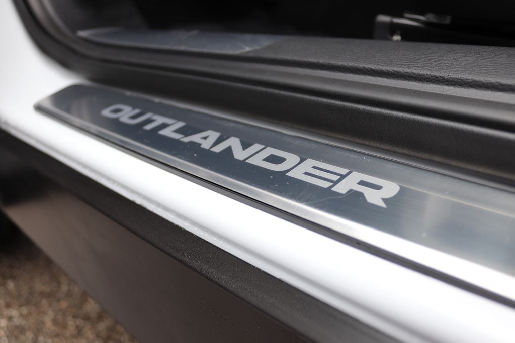 2026 Mitsubishi Outlander SE - Photo 12