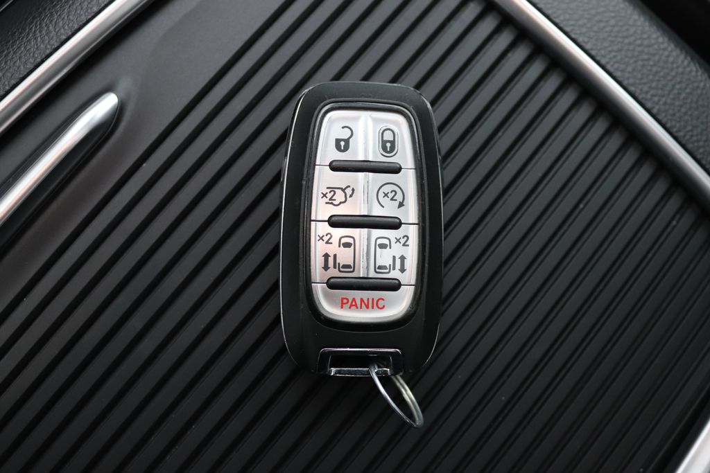 2023 Chrysler Pacifica Hybrid Limited - Photo 48