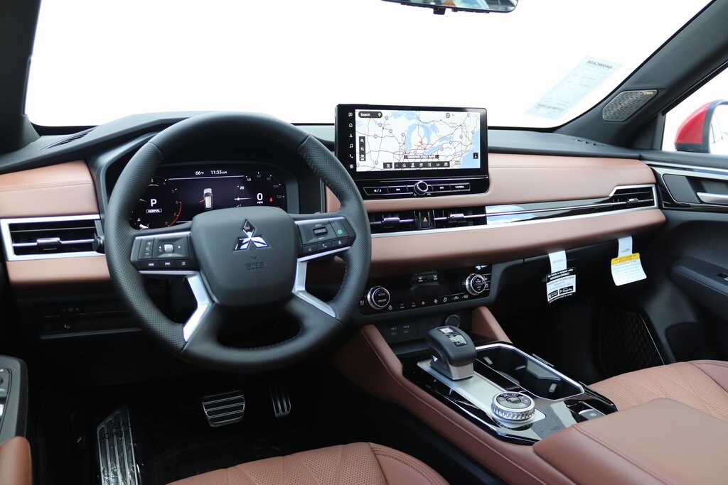 2025 Mitsubishi Outlander SEL photo 4