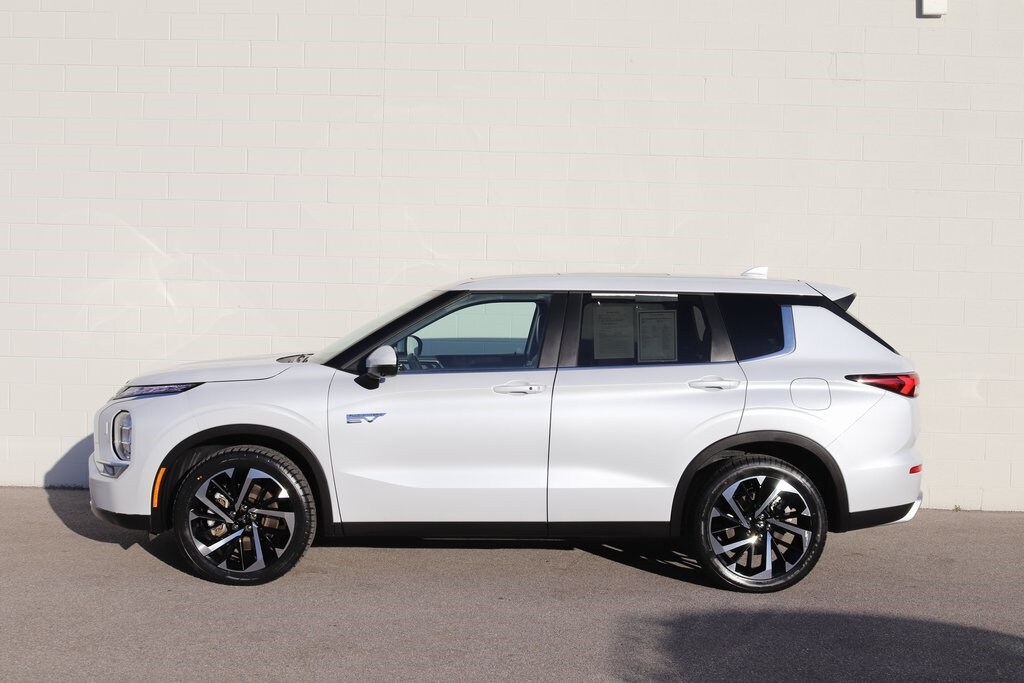 2024 Mitsubishi Outlander SE Ralliart photo 2