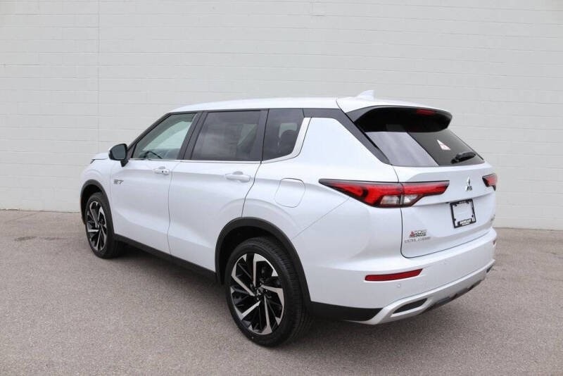2025 Mitsubishi Outlander Plug-in Hybrid SE - Photo 15