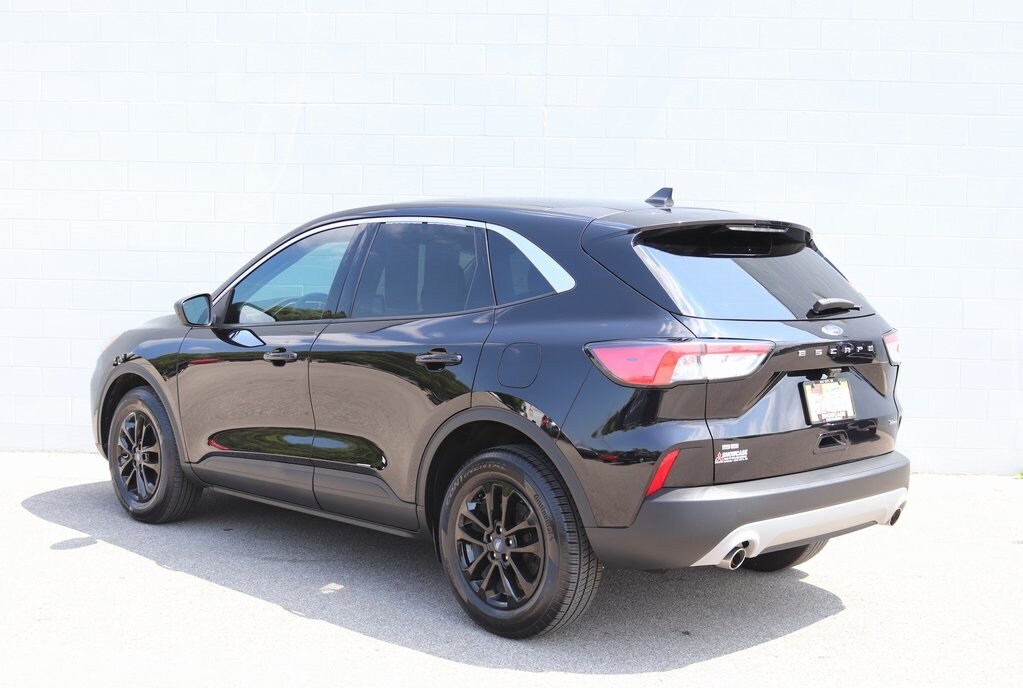 2022 Ford Escape Hybrid SE photo 2
