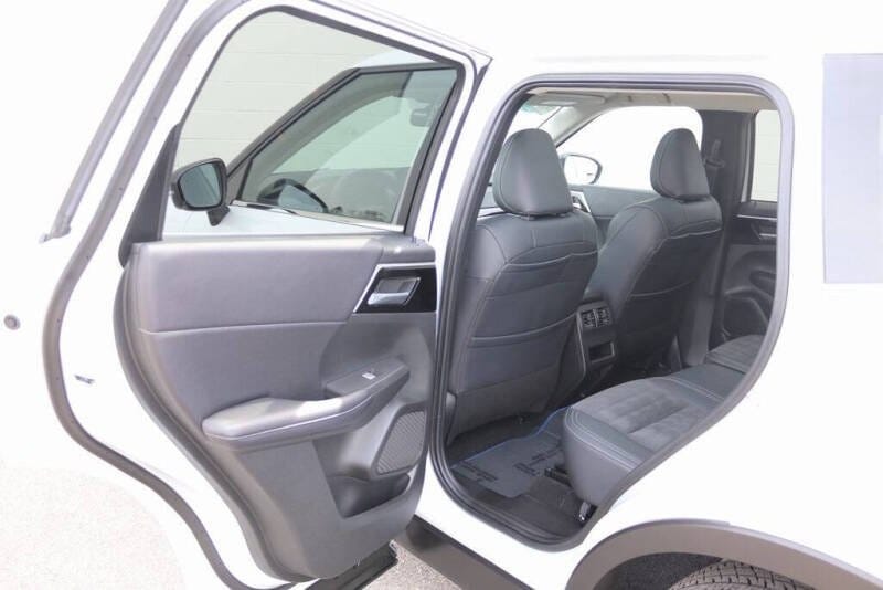 2025 Mitsubishi Outlander Plug-in Hybrid SE - Photo 20