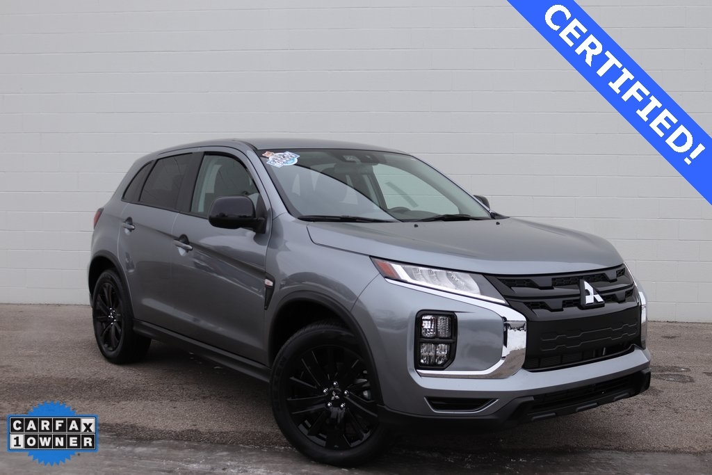 2025 Mitsubishi Outlander Sport LE's photo