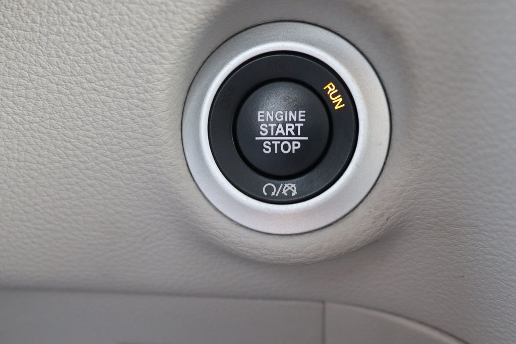 2023 Chrysler Pacifica Hybrid Limited - Photo 19